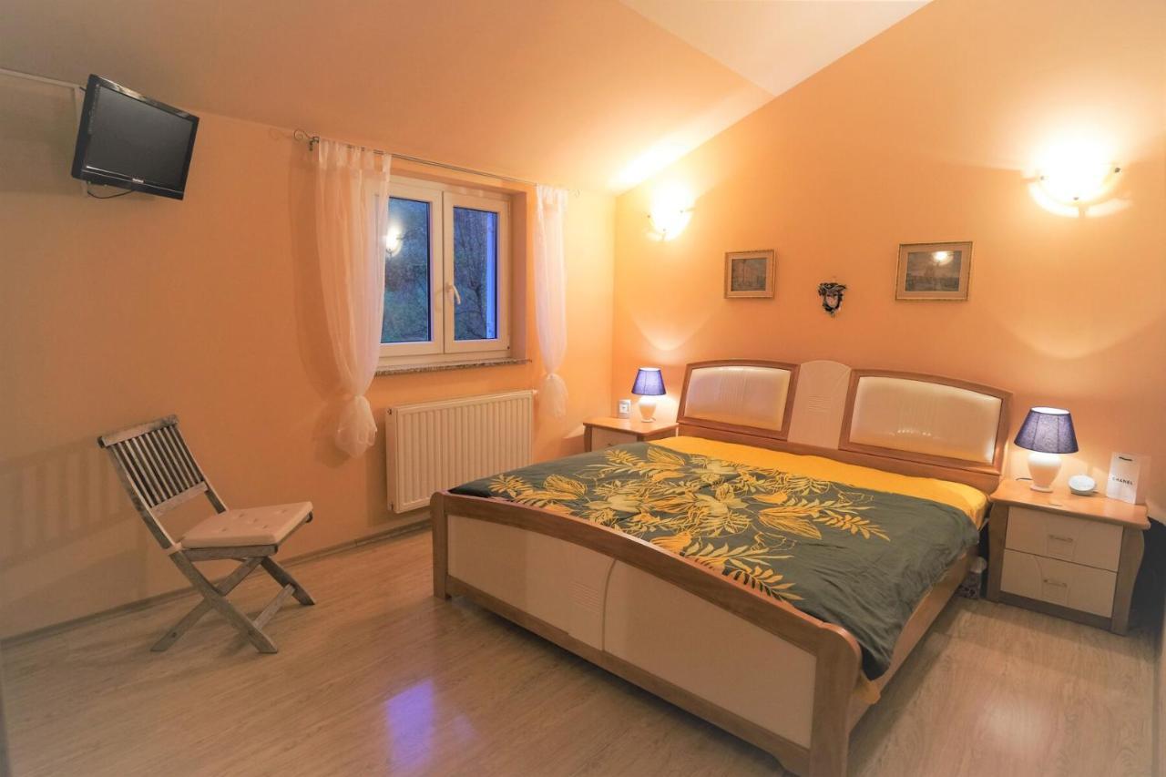 Apartments Coral, Klimno, Island Krk Buitenkant foto