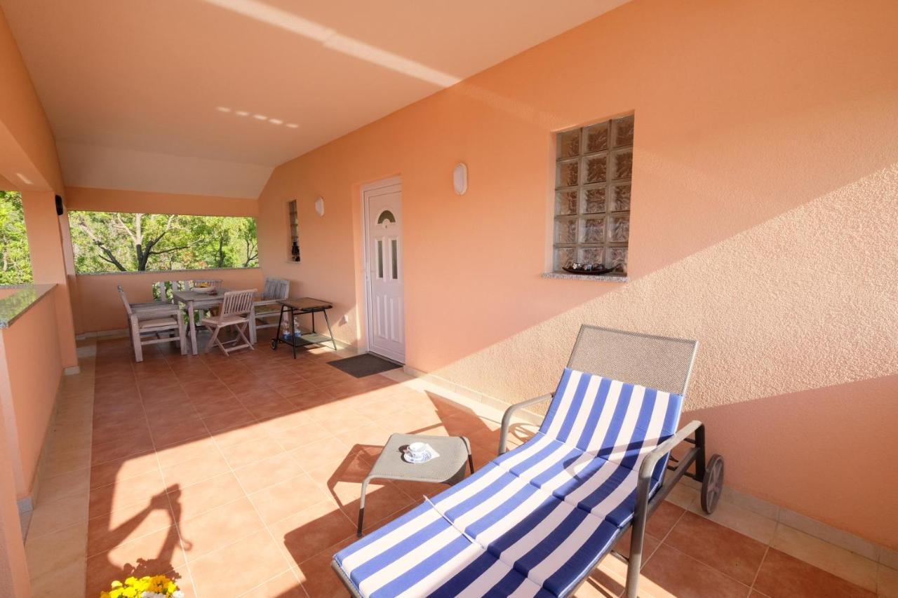 Apartments Coral, Klimno, Island Krk Buitenkant foto
