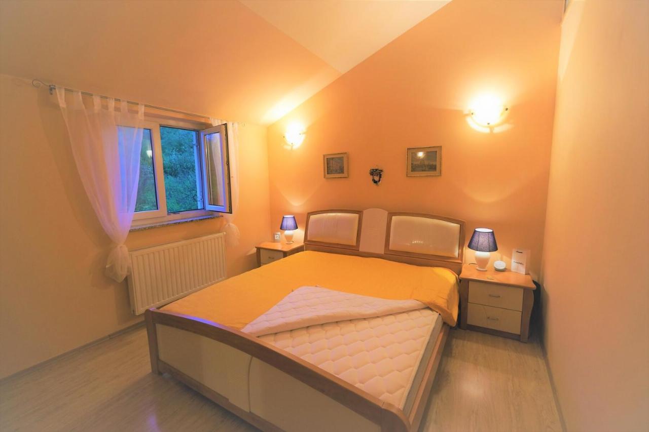 Apartments Coral, Klimno, Island Krk Buitenkant foto
