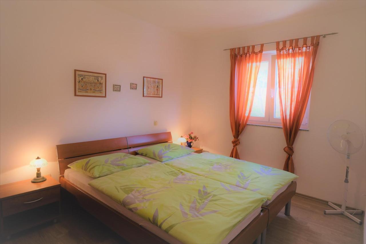 Apartments Coral, Klimno, Island Krk Buitenkant foto