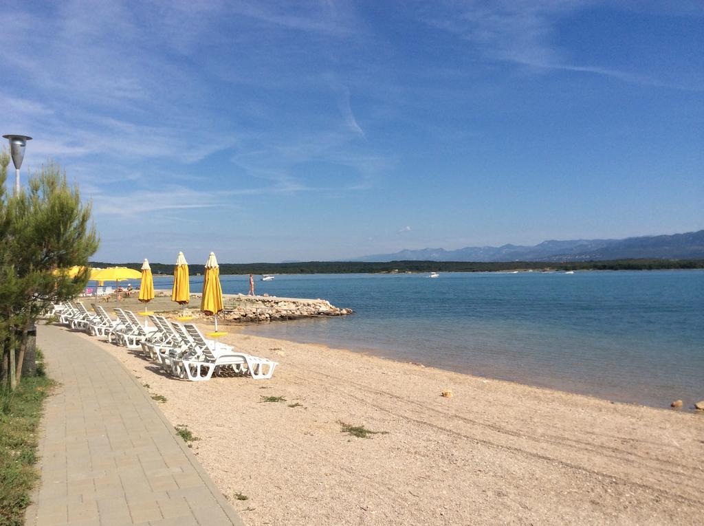 Apartments Coral, Klimno, Island Krk Buitenkant foto