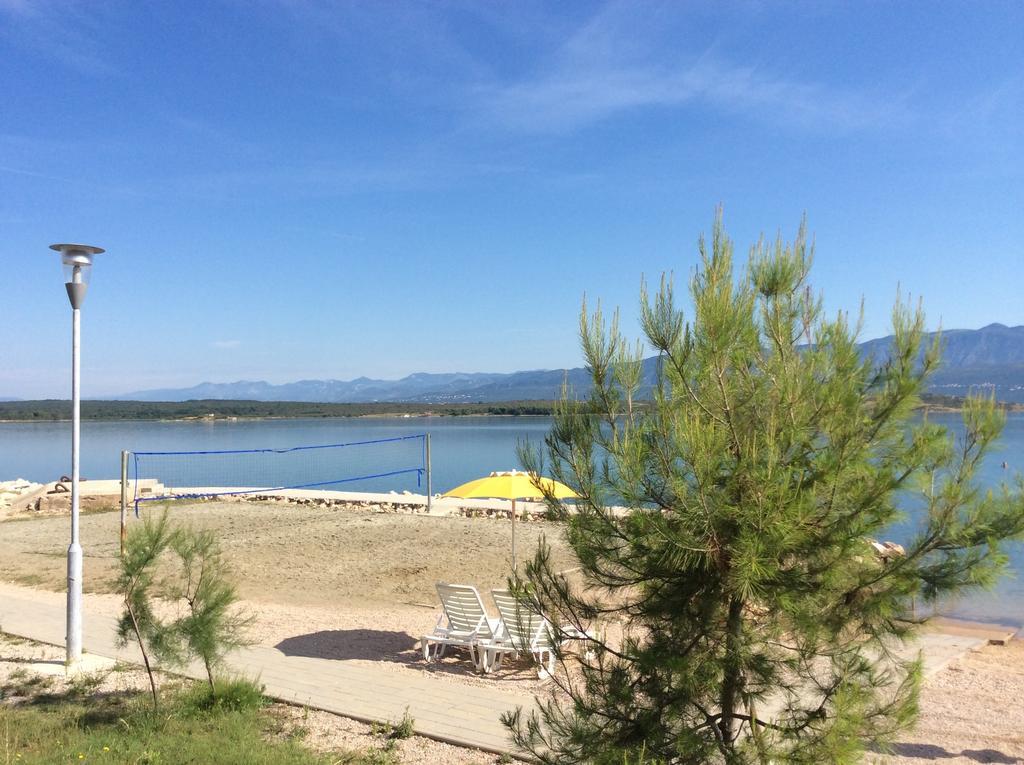 Apartments Coral, Klimno, Island Krk Buitenkant foto